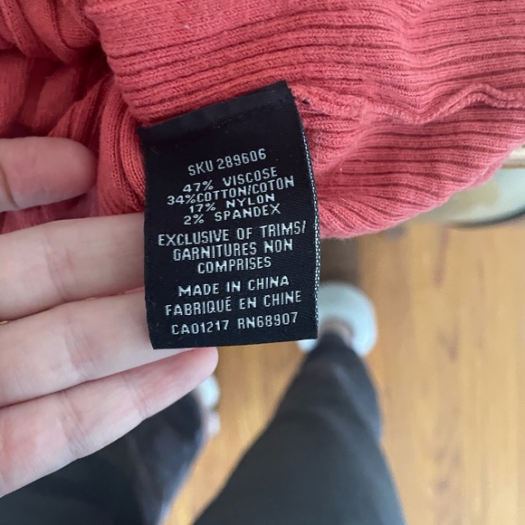 Fitted sweater. 3/$25 - Picture 4 of 5